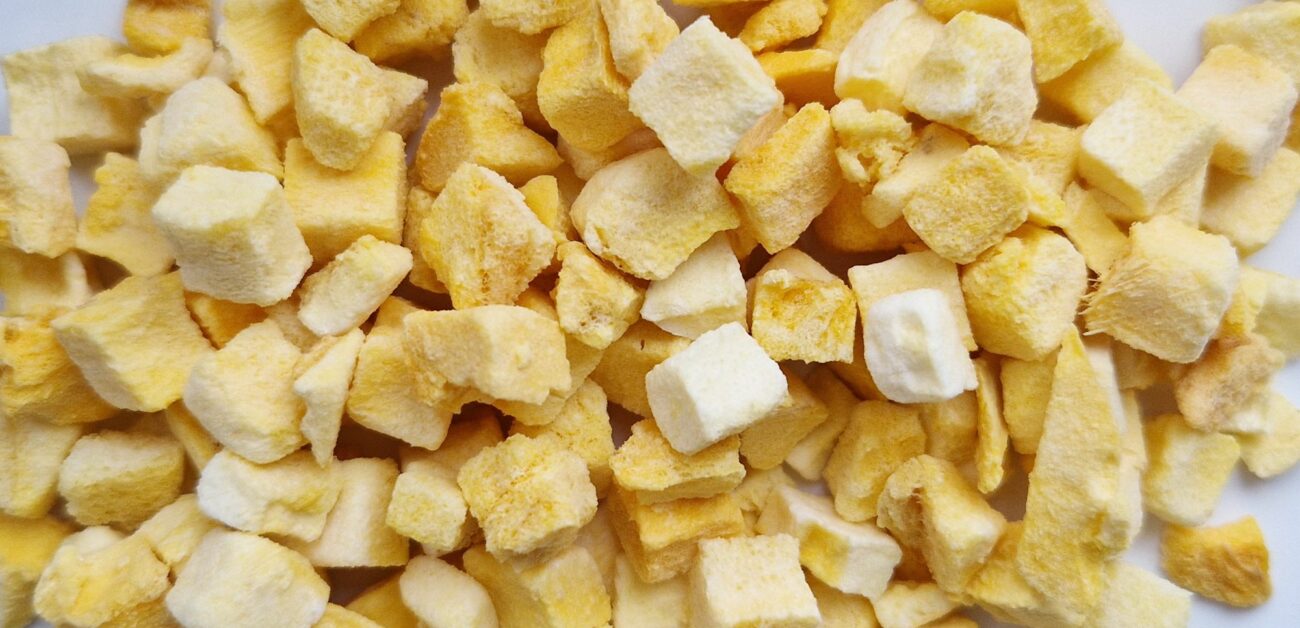 Freeze-dried mango cubes Centralsun